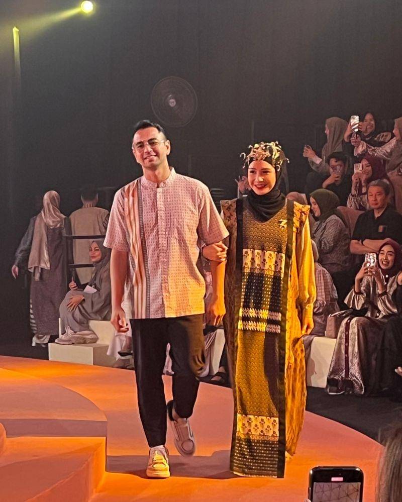 Fashion Show "Journey" koleksi Ramadan 2024 oleh Zaskia Sungkar dan Shi by Shireen, Minggu (25/2/2024) - Popmama.com/Putri Syifa N